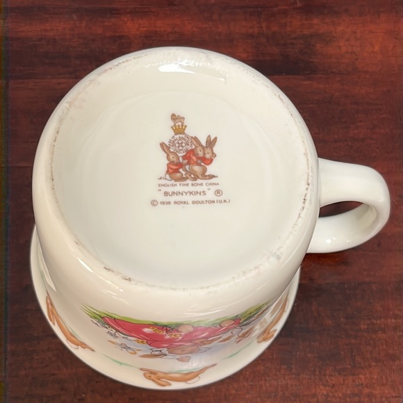 Royal Doulton Bunnykins Mug, Garden Themed, Flowers & Butterflies - Picture 10 of 10